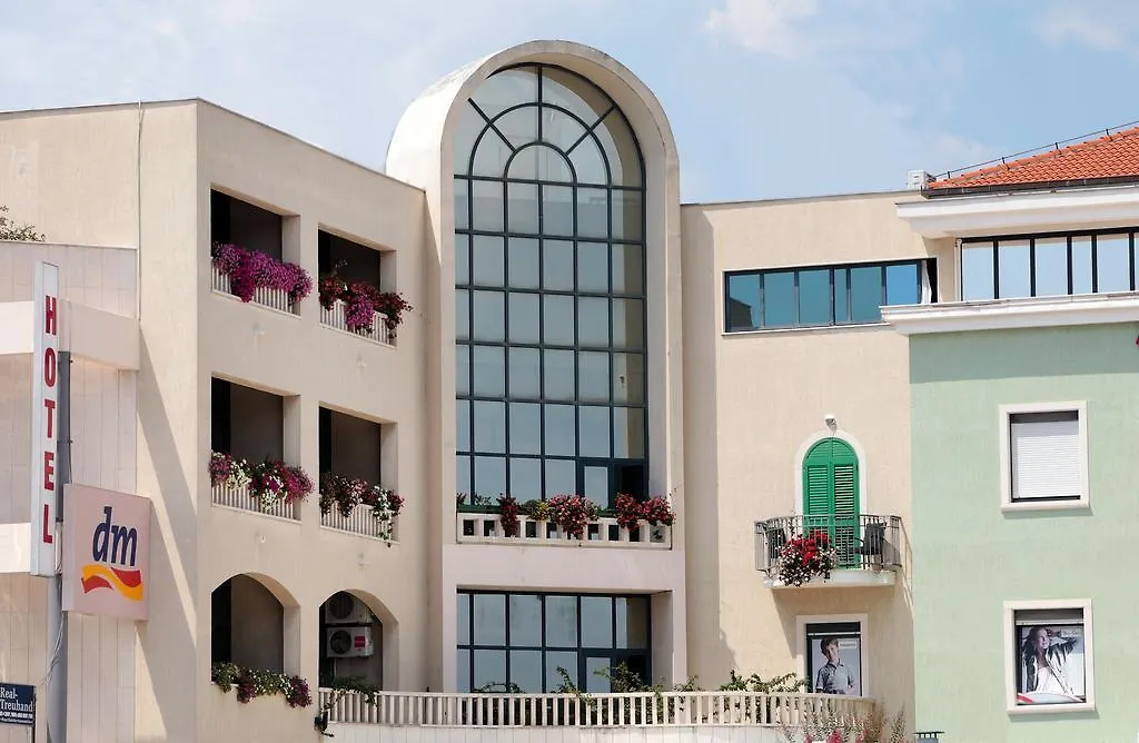 Hotel Bellevue Trogir location